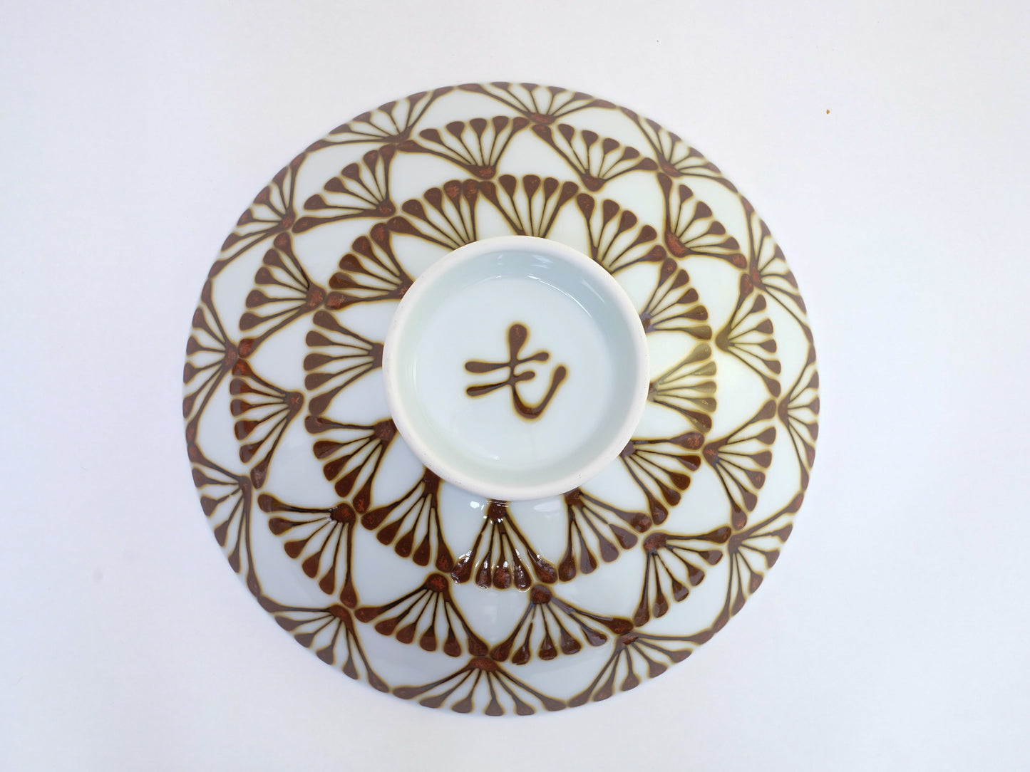 White ceramic shallow bowl with smooth glaze, model Q-58 from Hakusan陶器, traditional Japanese tableware.