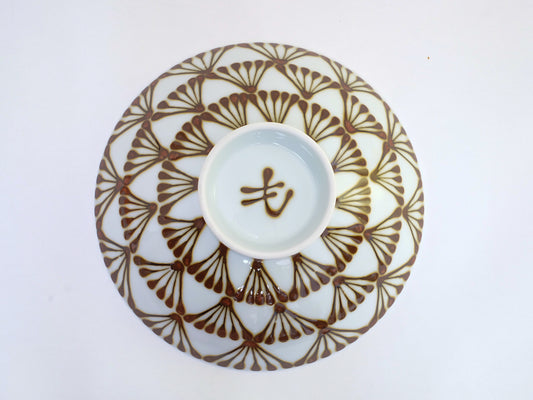 White ceramic shallow bowl with smooth glaze, model Q-58 from Hakusan陶器, traditional Japanese tableware.