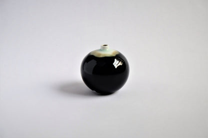 白山陶器 球型ミニ花瓶 / Round Vase - CIBI TOKYO STORE