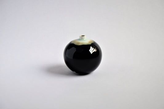 白山陶器 球型ミニ花瓶 / Round Vase - CIBI TOKYO STORE