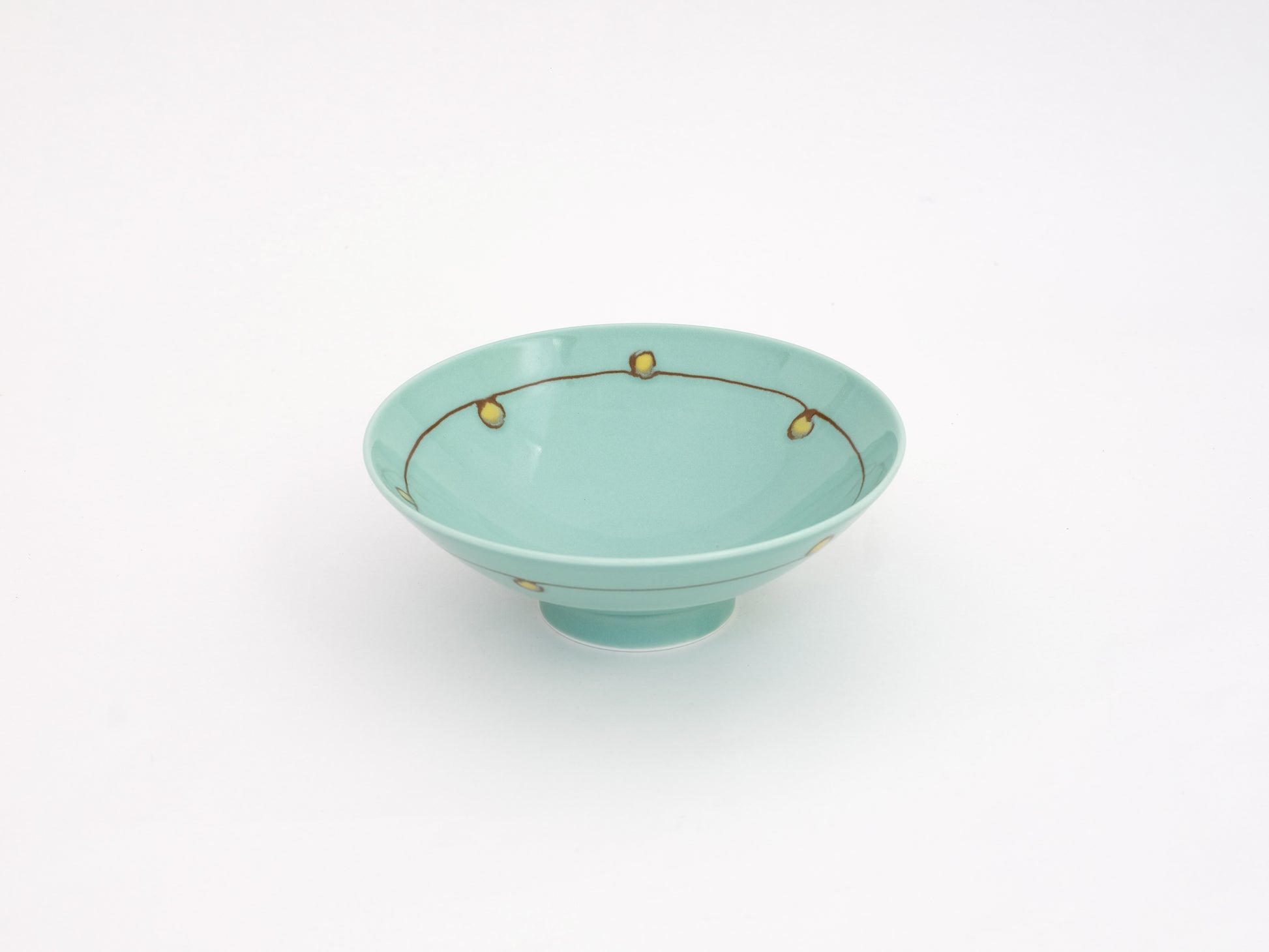 White Mountain ceramic shallow tea bowl D-11 with a smooth, glazed surface, perfect for traditional Japanese tea ceremonies.
