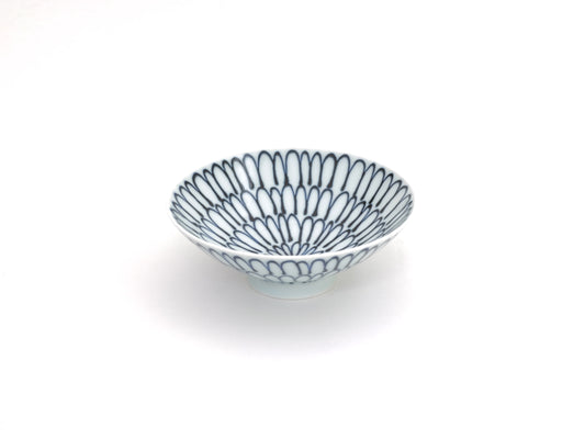 White Hakusan ceramic shallow tea bowl P-4 from the Bai Shan pottery collection, showcasing smooth white glaze and traditional design.
