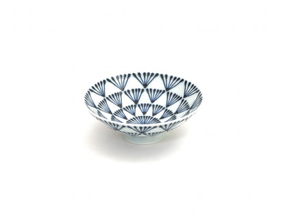 White ceramic shallow tea bowl P-8 by Hakusan陶器, showcasing its smooth surface and traditional design.