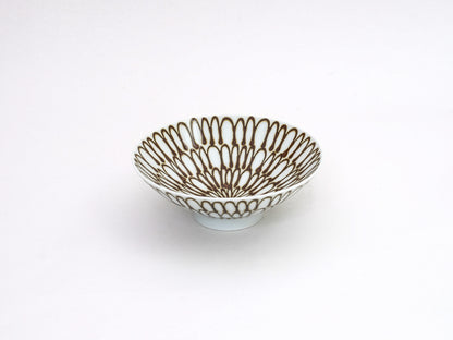 White porcelain shallow tea bowl, model Q-54 by Hakusan陶器, showcasing a smooth, rounded design with a glossy finish.