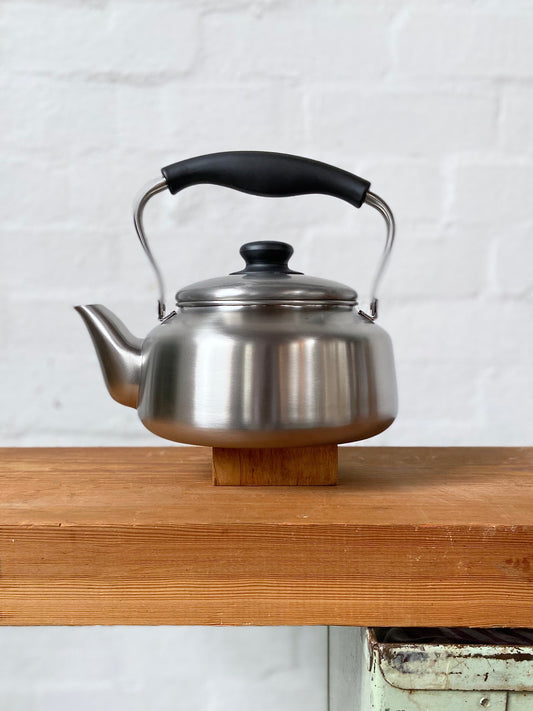 Sori Yanagi stainless steel matte kettle with a sleek curved spout and ergonomic handle, designed for modern kitchen use.