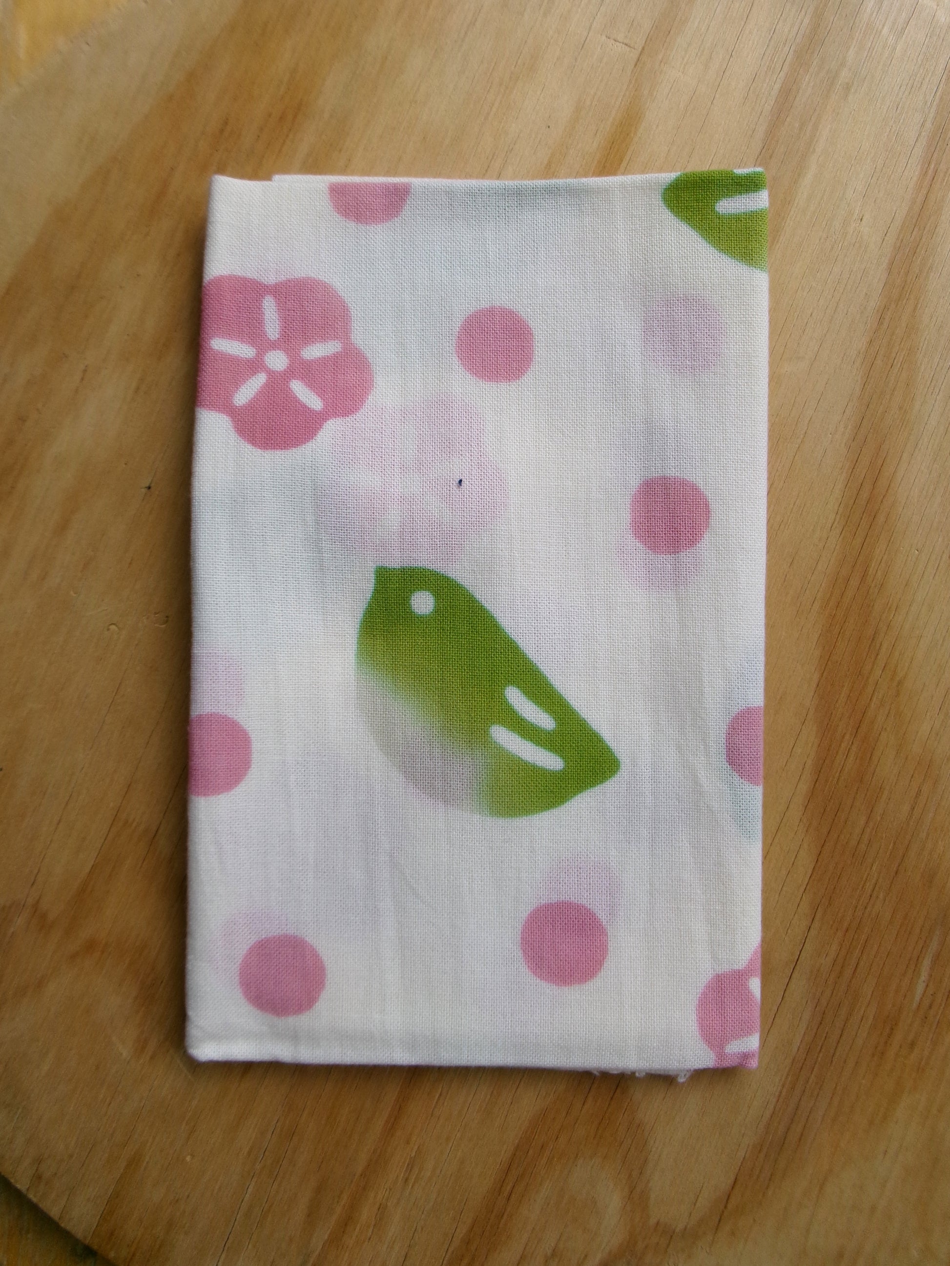 Fukurau Uguisu tenugui towel by Kamawanu featuring traditional Japanese bird design on lightweight cotton fabric.