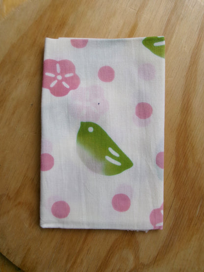 Fukurau Uguisu tenugui towel by Kamawanu featuring traditional Japanese bird design on lightweight cotton fabric.
