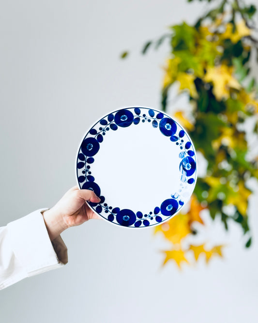White porcelain Bloom Dinner Plate Bouquet by Hakusan Tōki featuring a delicate floral design on a white background.