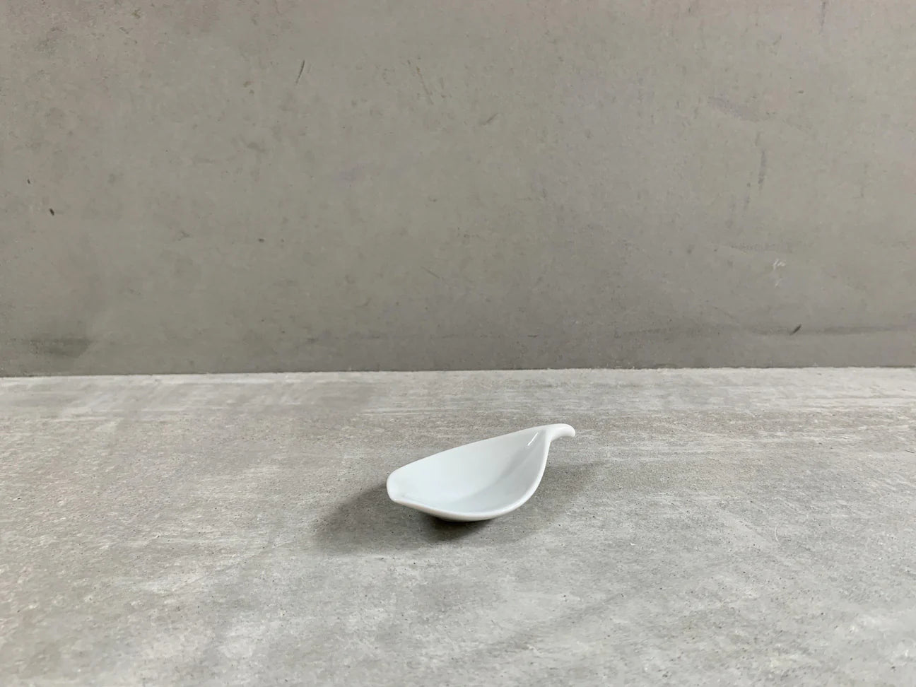白山陶器 木の葉 はしおき /  Chopstick Rest Leaf - CIBI TOKYO STORE