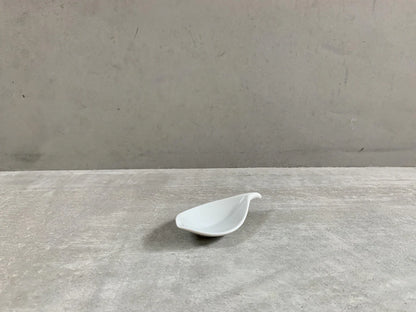 白山陶器 木の葉 はしおき /  Chopstick Rest Leaf - CIBI TOKYO STORE