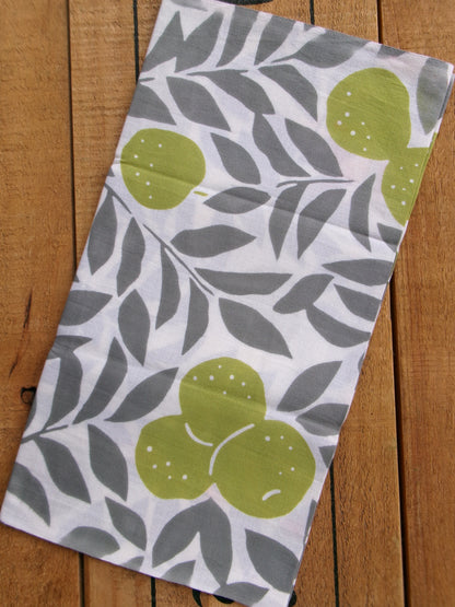 Japanese tenugui towel featuring a traditional 和梨 (Japanese pear) design by かまわぬ, displayed with intricate patterns and vibrant colors.