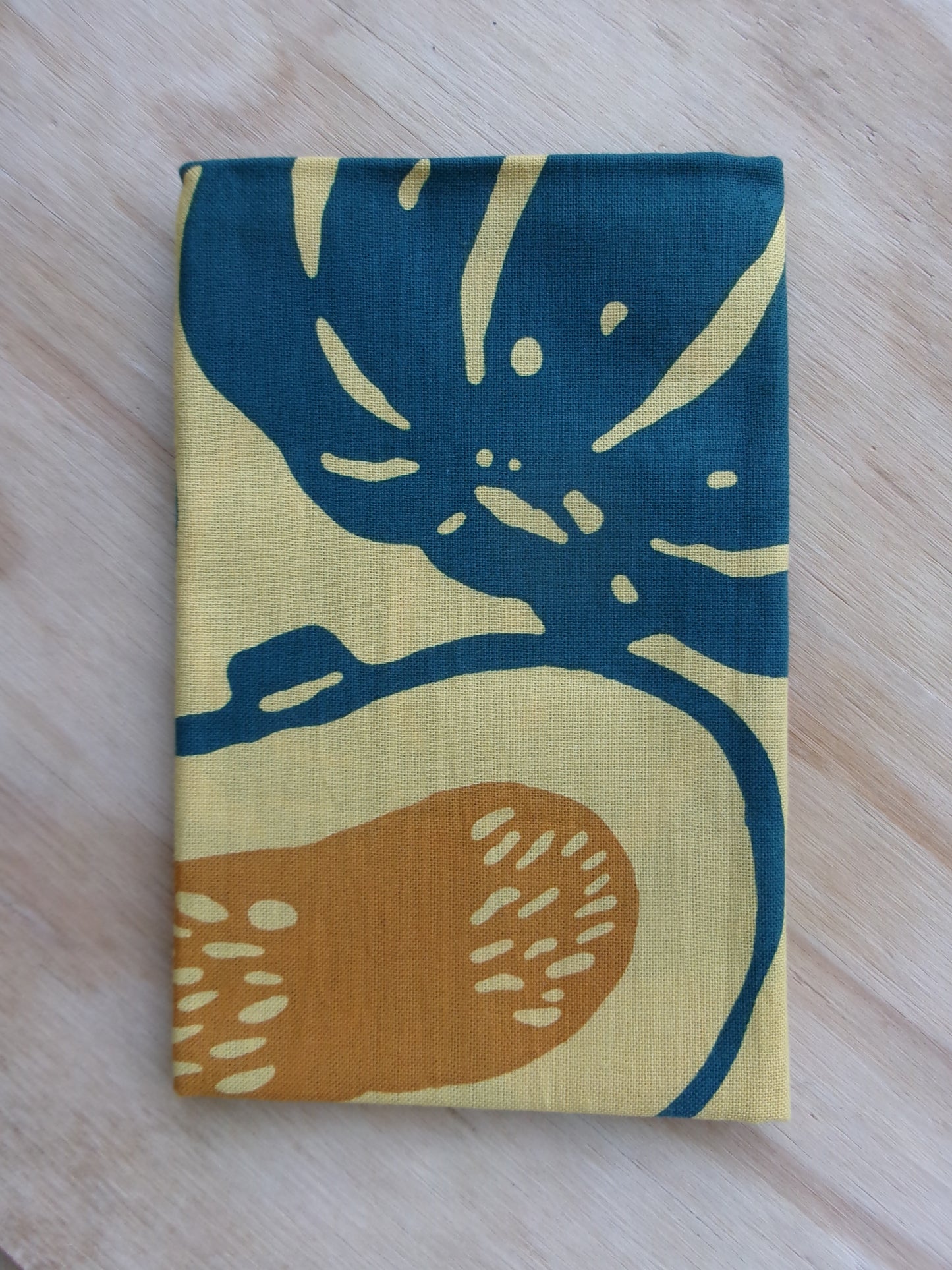 Cotton tenugui towel with a colorful pumpkin design by Kamawanu, featuring vibrant orange and green pumpkin illustrations.